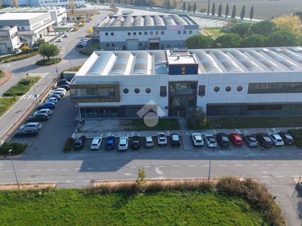 locale commerciale in vendita a Desenzano del Garda