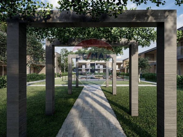 appartamento in vendita a Desenzano del Garda in zona Rivoltella