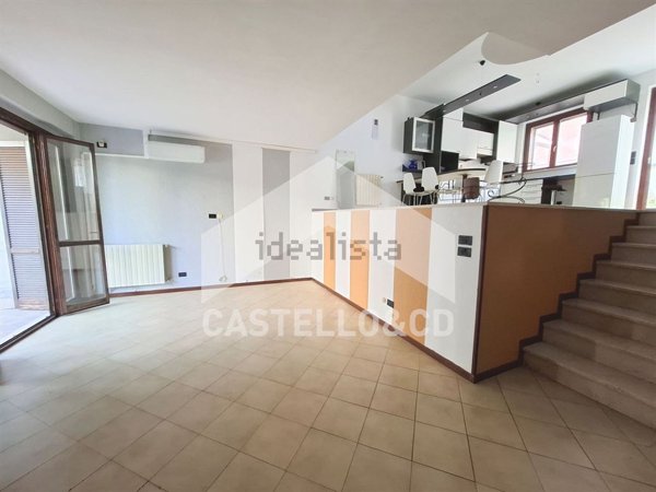 casa indipendente in vendita a Desenzano del Garda in zona Rivoltella