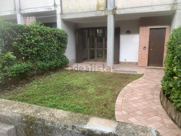 casa indipendente in vendita a Desenzano del Garda in zona Rivoltella