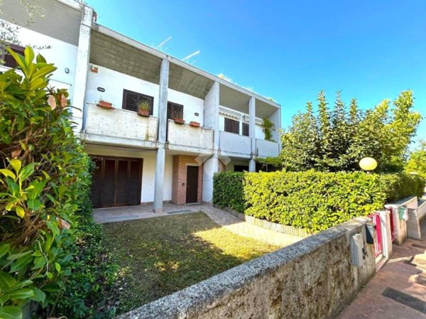 casa indipendente in vendita a Desenzano del Garda in zona Rivoltella