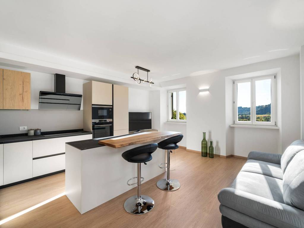 casa indipendente in vendita a Desenzano del Garda