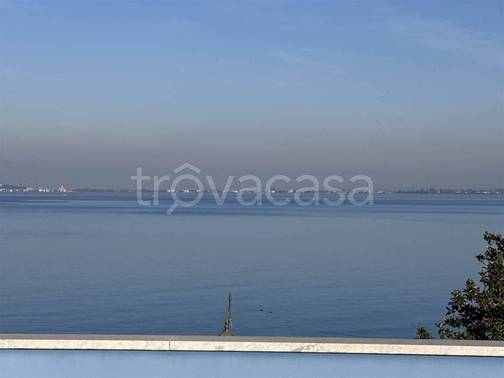 casa indipendente in vendita a Desenzano del Garda