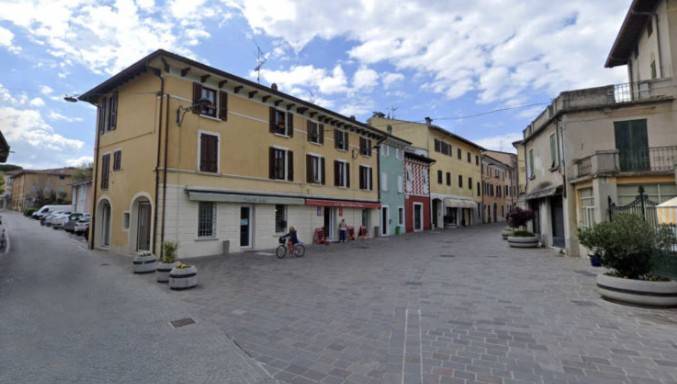 casa indipendente in vendita a Desenzano del Garda in zona Rivoltella