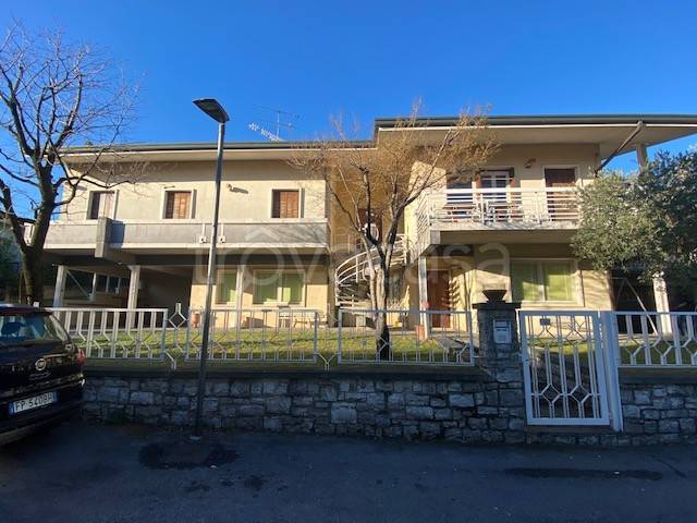 casa indipendente in vendita a Desenzano del Garda