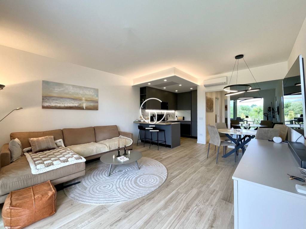 appartamento in vendita a Desenzano del Garda in zona Rivoltella