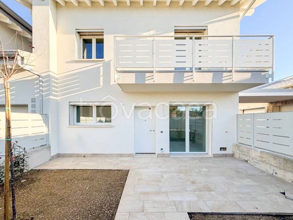 casa indipendente in vendita a Desenzano del Garda in zona Rivoltella