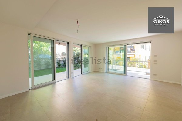 appartamento in vendita a Desenzano del Garda in zona Campeggio sul Vò