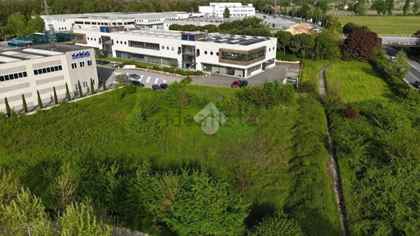 terreno edificabile in vendita a Desenzano del Garda