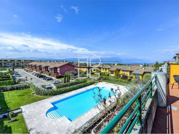 appartamento in vendita a Desenzano del Garda in zona Rivoltella
