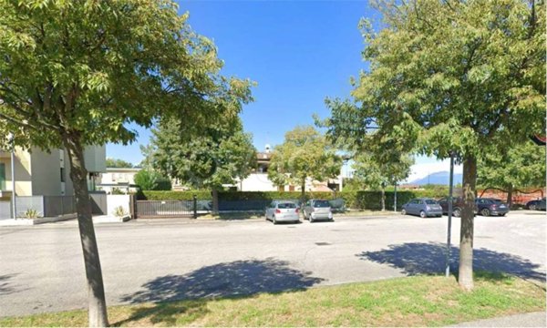 appartamento in vendita a Desenzano del Garda in zona Rivoltella