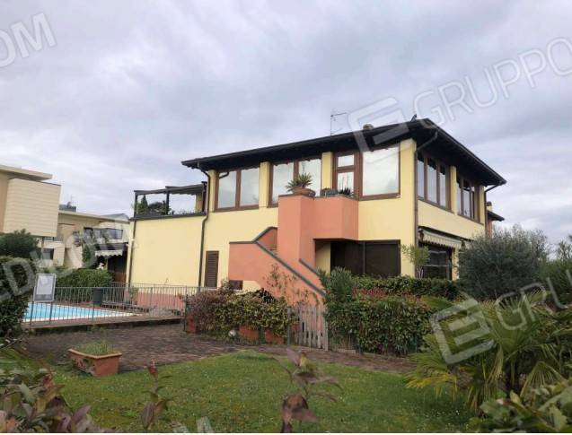 appartamento in vendita a Desenzano del Garda in zona Rivoltella