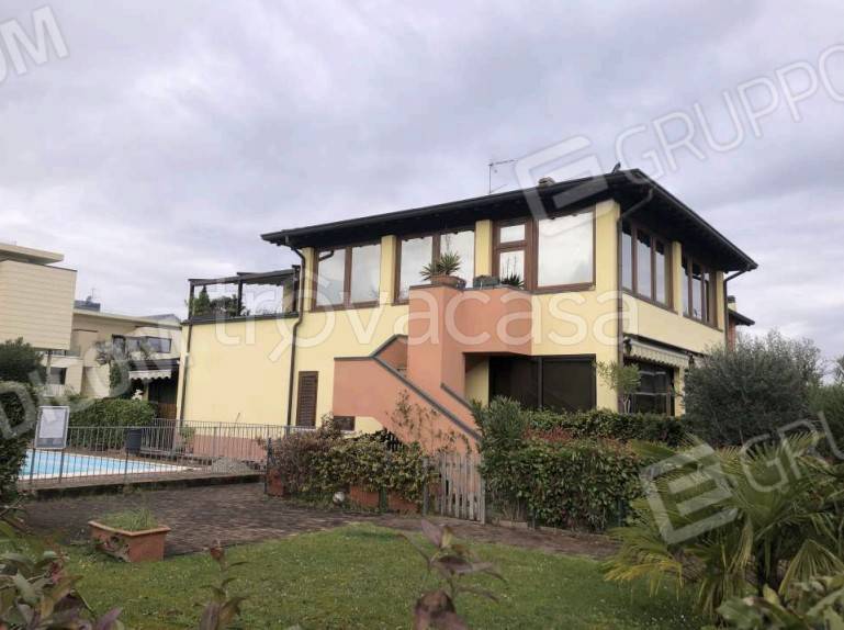 appartamento in vendita a Desenzano del Garda in zona Rivoltella