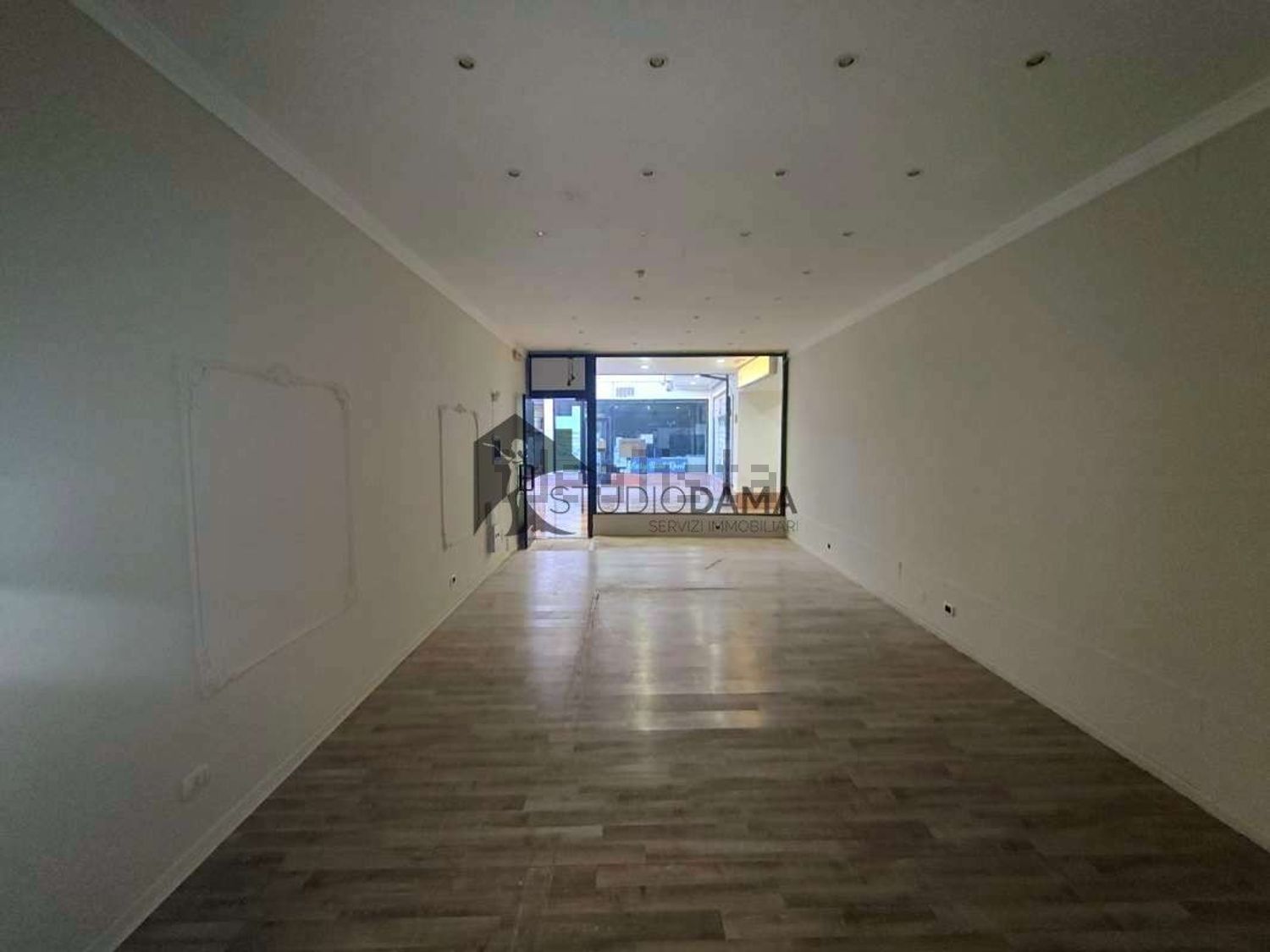 locale commerciale in vendita a Desenzano del Garda