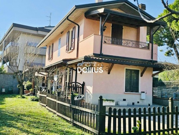 casa indipendente in vendita a Desenzano del Garda