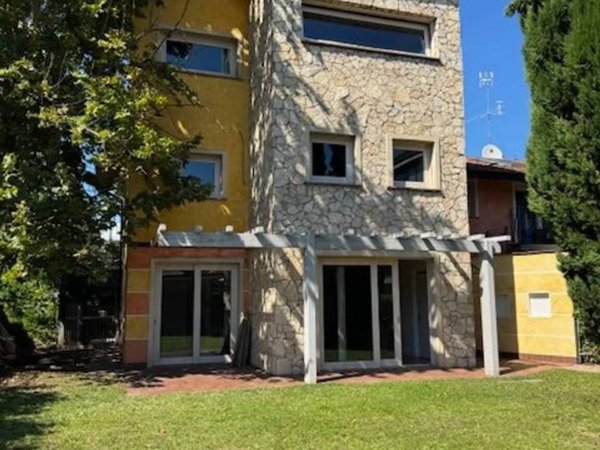 casa indipendente in vendita a Desenzano del Garda