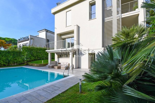 casa indipendente in vendita a Desenzano del Garda