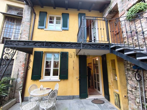 appartamento in vendita a Desenzano del Garda in zona Campeggio sul Vò