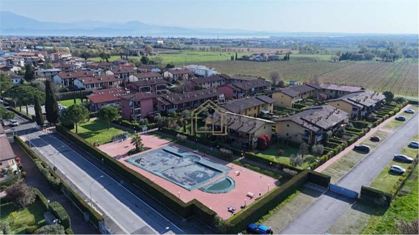 appartamento in vendita a Desenzano del Garda in zona Rivoltella