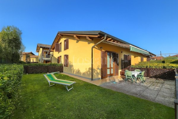 casa indipendente in vendita a Desenzano del Garda in zona Rivoltella