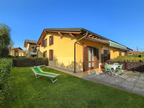 casa indipendente in vendita a Desenzano del Garda in zona Rivoltella