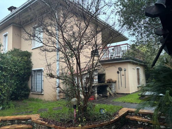 casa indipendente in vendita a Desenzano del Garda