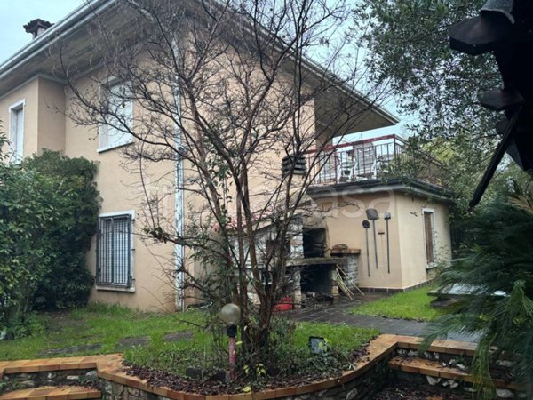 casa indipendente in vendita a Desenzano del Garda