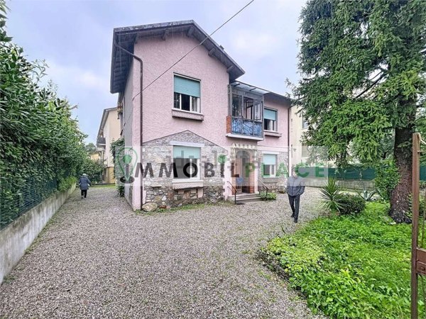 casa indipendente in vendita a Desenzano del Garda