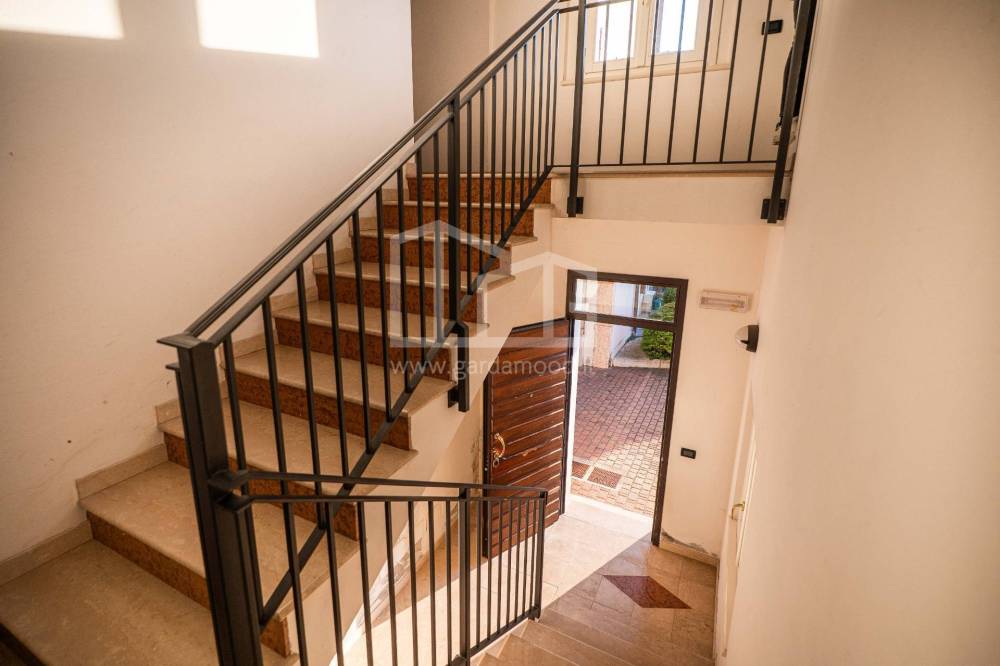 appartamento in vendita a Desenzano del Garda in zona Vaccarolo