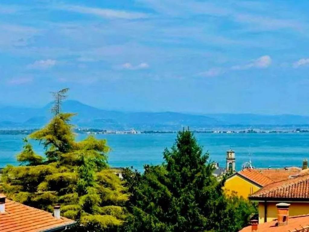 casa indipendente in vendita a Desenzano del Garda