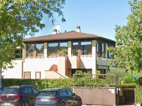 casa indipendente in vendita a Desenzano del Garda in zona Rivoltella