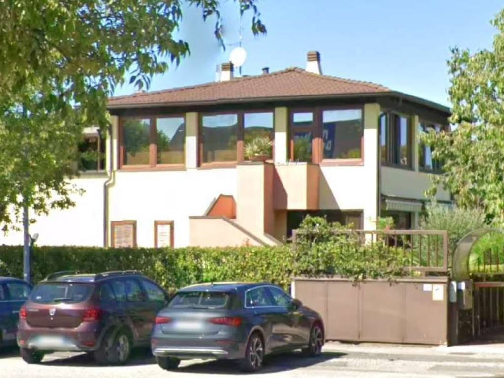 appartamento in vendita a Desenzano del Garda in zona Rivoltella