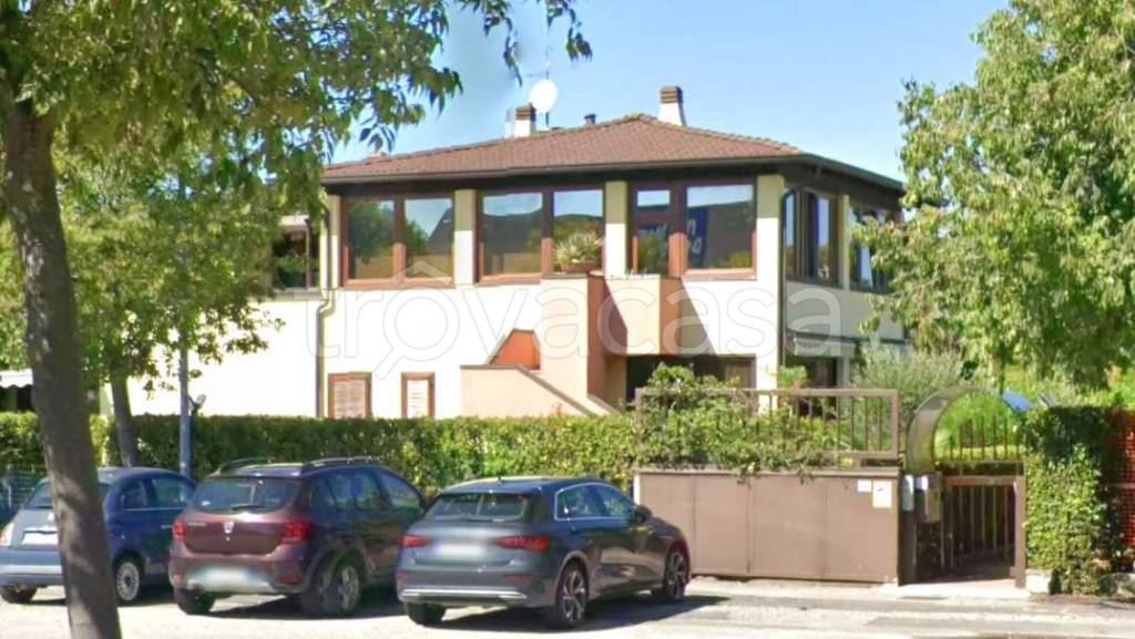 appartamento in vendita a Desenzano del Garda in zona Rivoltella