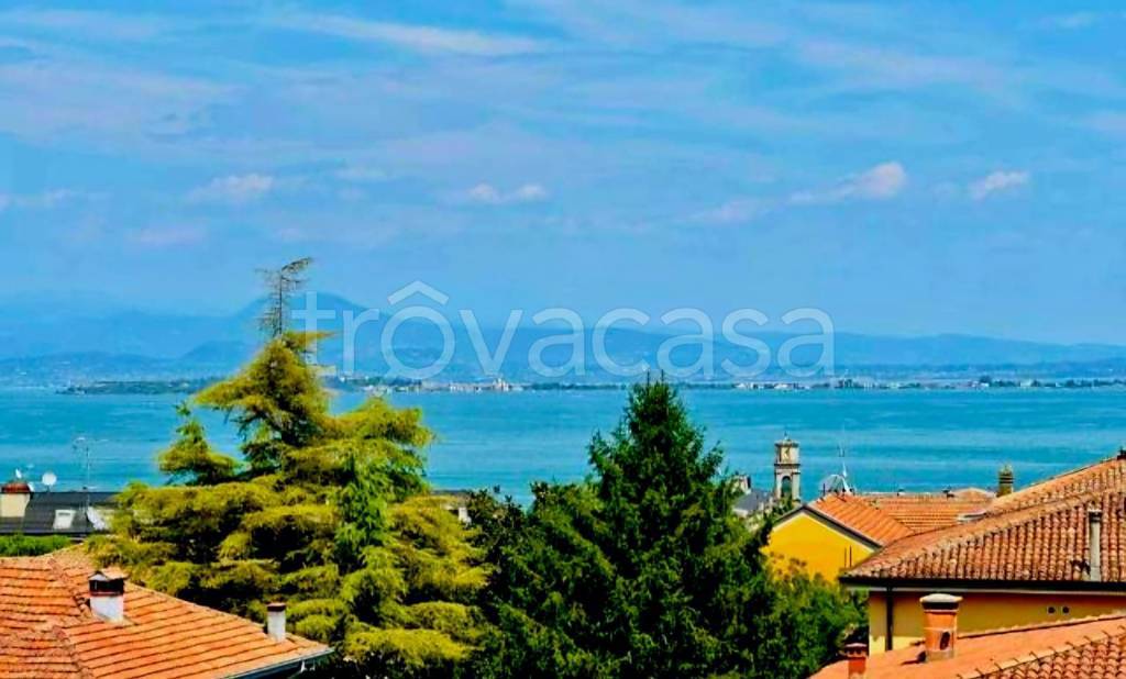 casa indipendente in vendita a Desenzano del Garda