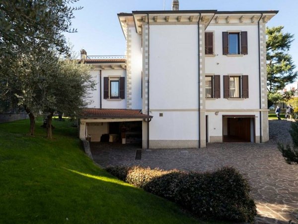 casa indipendente in vendita a Desenzano del Garda