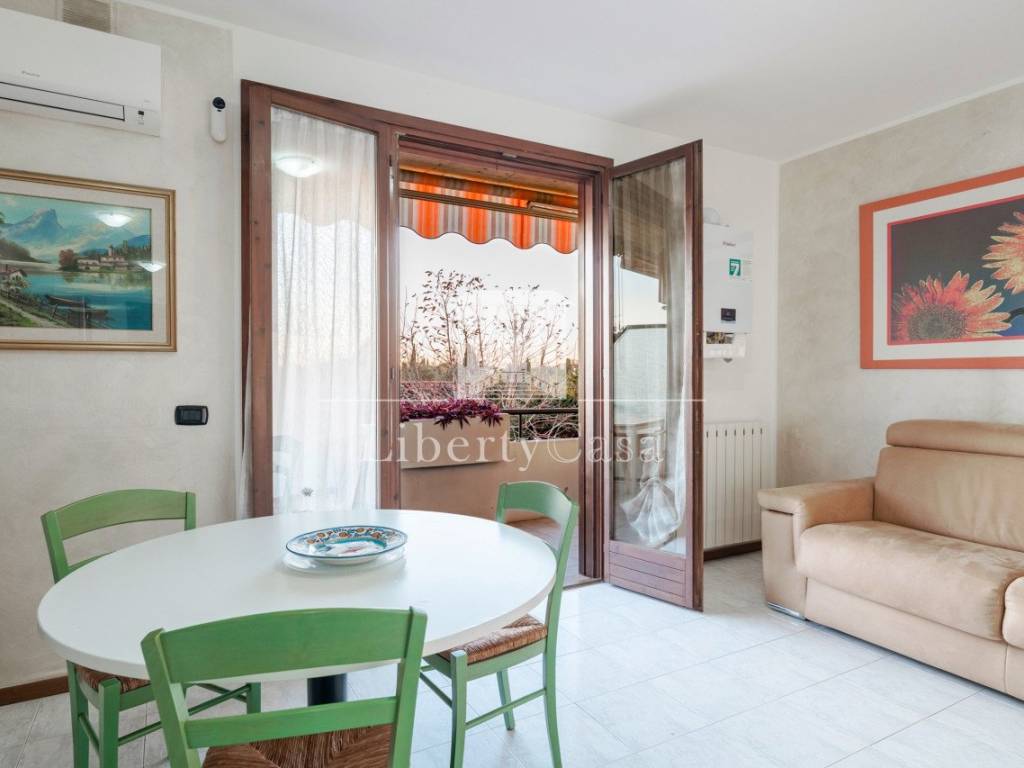 appartamento in vendita a Desenzano del Garda in zona Rivoltella