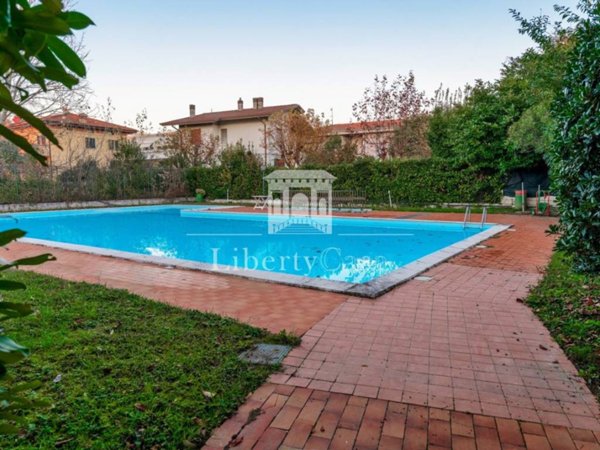 appartamento in vendita a Desenzano del Garda in zona Rivoltella