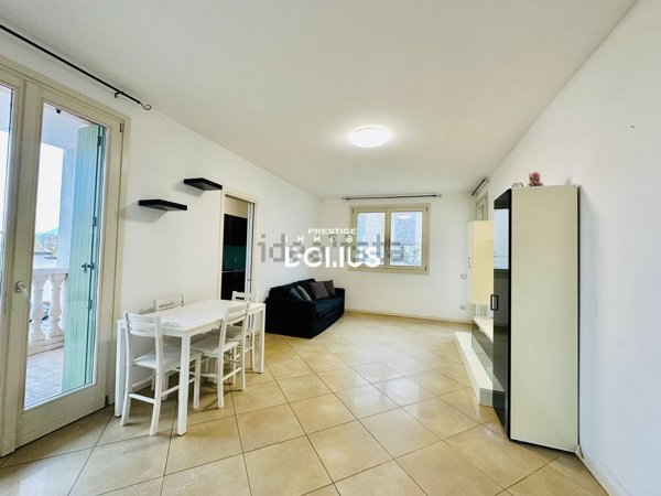 appartamento in vendita a Desenzano del Garda in zona Rivoltella