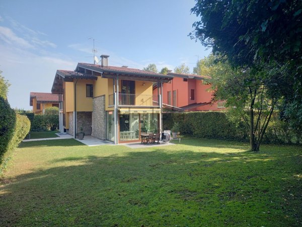 casa indipendente in vendita a Desenzano del Garda
