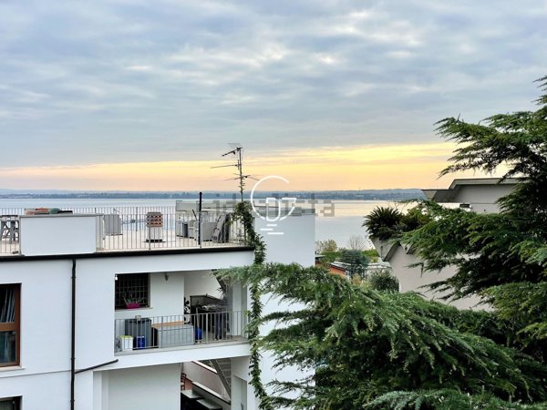 casa indipendente in vendita a Desenzano del Garda