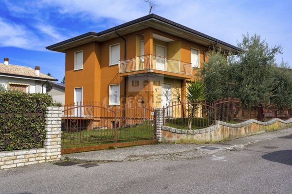 casa indipendente in vendita a Desenzano del Garda