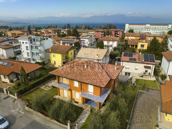 casa indipendente in vendita a Desenzano del Garda