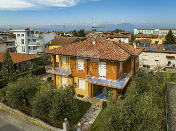 casa indipendente in vendita a Desenzano del Garda