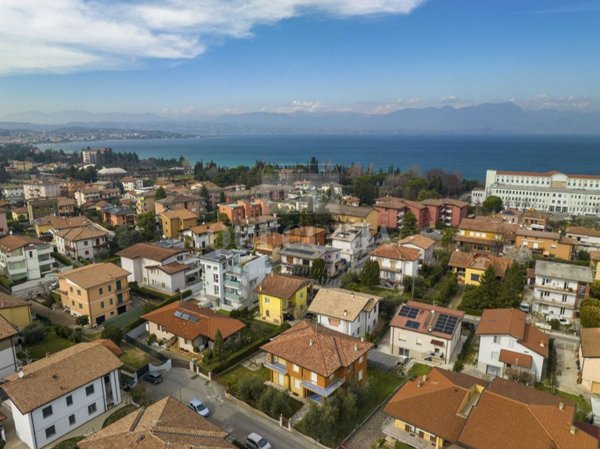 casa indipendente in vendita a Desenzano del Garda