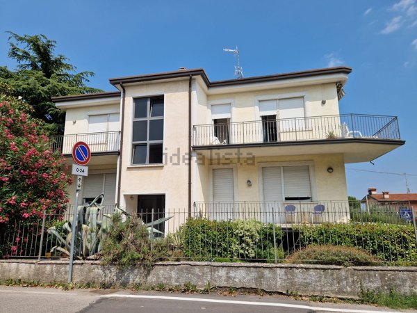 casa indipendente in vendita a Desenzano del Garda