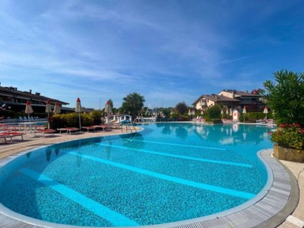 appartamento in vendita a Desenzano del Garda in zona Rivoltella