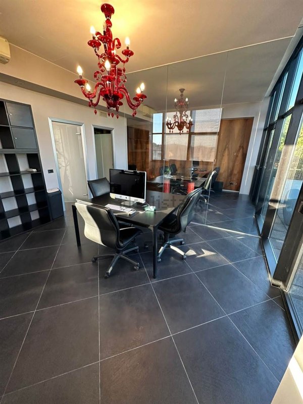 ufficio in vendita a Desenzano del Garda