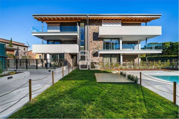 appartamento in vendita a Desenzano del Garda in zona Rivoltella