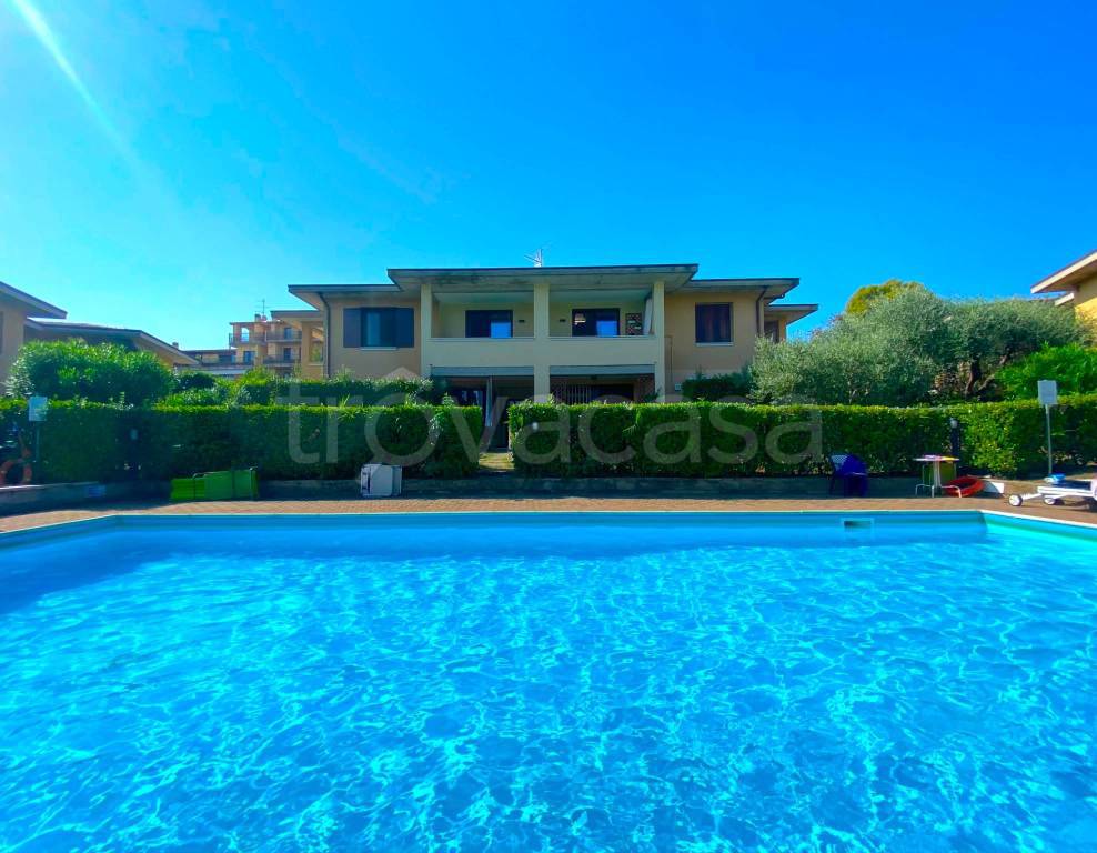 appartamento in vendita a Desenzano del Garda in zona Rivoltella