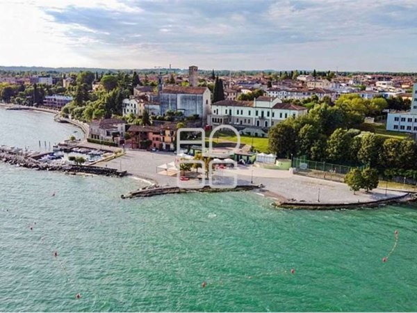 appartamento in vendita a Desenzano del Garda in zona Rivoltella
